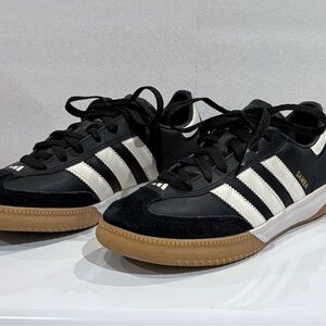 GIRLS Adidas Samba Leather Black and White Sneakers with suede and gum soles 2.5